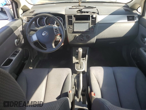 2010 Nissan Versa S z VIN 3N1BC1CP4AL380966, wystawiony jako Copart lot #66180935 z przebiegiem 166 770 mil mil oraz Czysty tytuł • Clean title. Historia ofert i sprzedaży dostępna na DreamBid. Obrazek 8.
