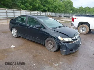2009 Honda Civic LX z VIN 1HGFA16599L005064, wystawiony jako IAAI lot #42395387 z przebiegiem 297 398 mil mil oraz . Historia ofert i sprzedaży dostępna na DreamBid. Obrazek 1.