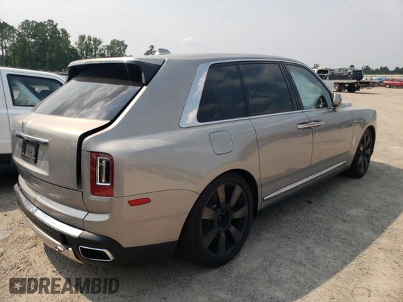 2020 Rolls-Royce Cullinan z VIN SLATV4C03LU202157, wystawiony jako Copart lot #51245311 z przebiegiem Nie podano mil oraz Szkoda całkowita • Salvage title. Historia ofert i sprzedaży dostępna na DreamBid. Obrazek 4.