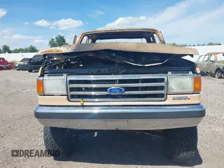 1989 Ford F-250 с VIN 1FTHX26M2KKA55271, выставлен на аукционе IAAI как лот 42348498 с пробегом Не указан миль и . История ставок и продаж доступна на DreamBid. Изображение 6.
