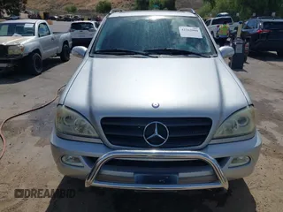 2004 Mercedes-Benz M 350 z VIN 4JGAB57E44A482464, wystawiony jako IAAI lot #42262000 z przebiegiem 97 626 mil mil oraz . Historia ofert i sprzedaży dostępna na DreamBid. Obrazek 6.