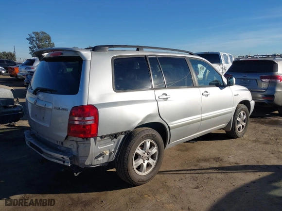 2002 Toyota Highlander with VIN JTEGF21A020069687, listed as a IAAI auction lot 38327598 with 178,401 mi miles. Bid and sale history available at carsss.com. Image 4.