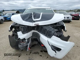 2019 Jeep Grand Cherokee Trailhawk with VIN 1C4RJFLT2KC854714, listed as a Copart auction lot 53761525 with 52,526 mi miles and Salvage title. Bid and sale history available at DreamBid. Image 5.