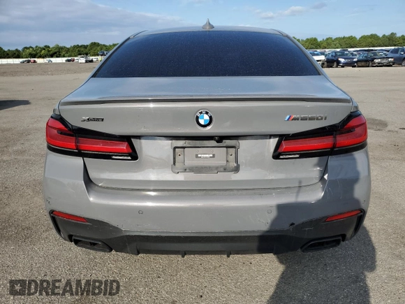 2022 BMW 5 Series M550i xDrive z VIN WBA13BK00NCJ03264, wystawiony jako Copart lot #68976084 z przebiegiem 39 515 mil mil oraz Szkoda całkowita • Salvage title. Historia ofert i sprzedaży dostępna na DreamBid. Obrazek 6.