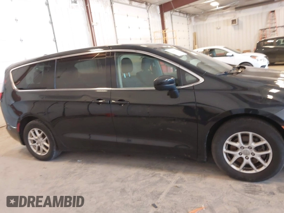 2017 Chrysler Pacifica Touring with VIN 2C4RC1DG3HR571477, listed as a IAAI auction lot 42040872 with 112,028 mi miles and . Bid and sale history available at DreamBid. Image 13.