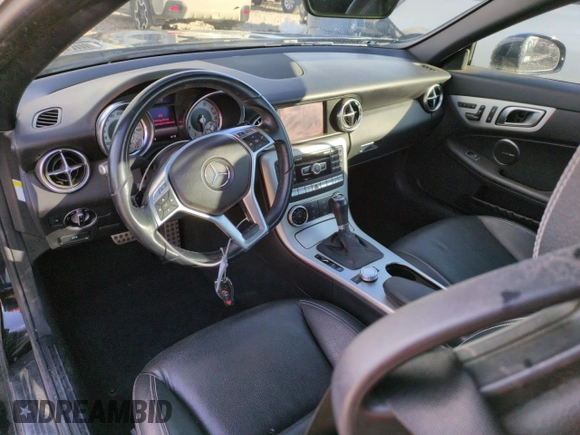 2014 Mercedes-Benz SLK 250 z VIN WDDPK4HA2EF080442, wystawiony jako Copart lot #45159975 z przebiegiem 46 978 mil mil oraz Szkoda całkowita • Salvage title. Historia ofert i sprzedaży dostępna na DreamBid. Obrazek 8.