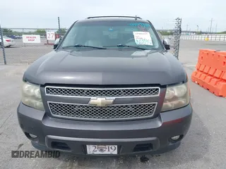 2011 Chevrolet Suburban LT with VIN 1GNSCJE03BR255374, listed as a IAAI auction lot 41909327 with 279,698 mi miles. Bid and sale history available at carsss.com. Image 6.