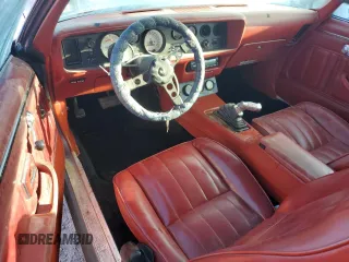 1977 Pontiac Firebird z VIN 2W87Z7N152633, wystawiony jako Copart lot #76111434 z przebiegiem 17 837 mil mil oraz Nie do naprawy. Historia ofert i sprzedaży dostępna na DreamBid. Obrazek 8.