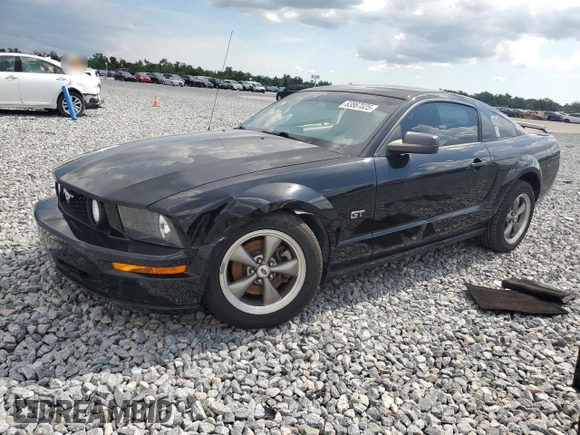 2005 Ford Mustang GT Deluxe с VIN 1ZVHT82H955140714, выставлен на аукционе Copart как лот 63867025 с пробегом 93 237 миль миль и Списание • Salvage title. История ставок и продаж доступна на DreamBid. Изображение 1.