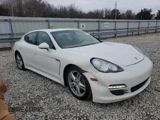 2012 Porsche Panamera z VIN WP0AA2A78CL011534, wystawiony jako Copart lot #82832404 z przebiegiem 136 808 mil mil oraz Szkoda całkowita • Salvage title. Historia ofert i sprzedaży dostępna na DreamBid. Obrazek 4.