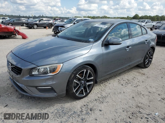 2018 Volvo S60 Dynamic z VIN YV126MFL4J2452338, wystawiony jako Copart lot #72517124 z przebiegiem 70 668 mil mil oraz Czysty tytuł • Clean title. Historia ofert i sprzedaży dostępna na DreamBid. Obrazek 1.