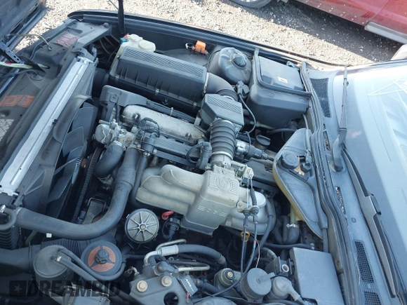 1988 BMW 7 Series z VIN WBAGB4318J3209844, wystawiony jako IAAI lot #42133230 z przebiegiem Nie podano mil oraz . Historia ofert i sprzedaży dostępna na DreamBid. Obrazek 10.