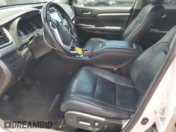 2018 Toyota Highlander SE with VIN 5TDKZRFH2JS550203, listed as a Copart auction lot 58133525 with 117,891 mi miles and Salvage title. Bid and sale history available at DreamBid. Image 7.