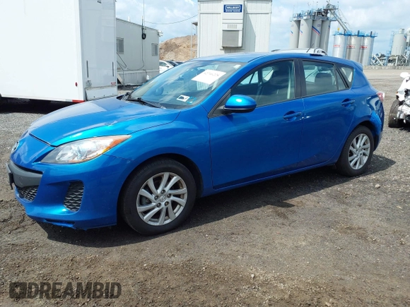 2012 Mazda 3 i Touring z VIN JM1BL1L85C1661934, wystawiony jako IAAI lot #42746228 z przebiegiem 165 386 mil mil oraz . Historia ofert i sprzedaży dostępna na DreamBid. Obrazek 1.