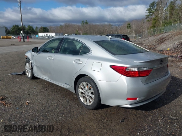 2013 Lexus ES 300h Hybrid with VIN JTHBW1GG1D2002302, listed as a IAAI auction lot 41902424 with 104,020 mi miles. Bid and sale history available at carsss.com. Image 3.