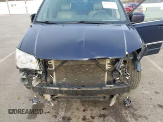 2016 Chrysler Town & Country Touring with VIN 2C4RC1BG8GR185588, listed as a IAAI auction lot 41990133 with 153,554 mi miles and . Bid and sale history available at DreamBid. Image 6.