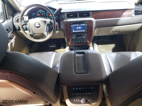 2009 Chevrolet Suburban LTZ with VIN 1GNFK36399R220356, listed as a Copart auction lot 87586235 with 255,744 mi miles and Salvage Title. Bid and sale history available at carsss.com. Image 8.