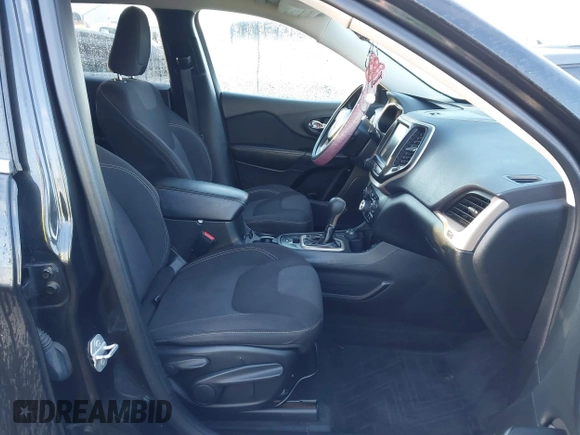 2015 Jeep Cherokee Latitude z VIN 1C4PJMCS0FW512153, wystawiony jako IAAI lot #41649376 z przebiegiem 147 910 mil mil oraz . Historia ofert i sprzedaży dostępna na DreamBid. Obrazek 5.