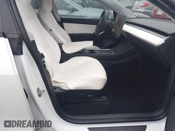 2021 Tesla Model Y Long Range with VIN 5YJYGDEEXMF228914, listed as a IAAI auction lot 41409806 with 48,276 mi miles. Bid and sale history available at carsss.com. Image 5.