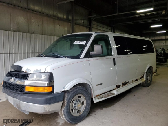 2004 Chevrolet Express Passenger with VIN 1GAHG39U741202946, listed as a Copart auction lot 78889324 with 154,594 mi miles and Salvage Title. Bid and sale history available at carsss.com. Image 1.