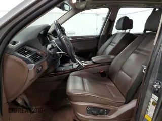 2008 BMW X5 3.0si z VIN 5UXFE43528L022455, wystawiony jako Copart lot #61400064 z przebiegiem 177 525 mil mil oraz Szkoda całkowita • Salvage title. Historia ofert i sprzedaży dostępna na DreamBid. Obrazek 7.