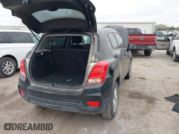 2020 Chevrolet Trax LS z VIN KL7CJKSB7LB314979, wystawiony jako IAAI lot #41899919 z przebiegiem 54 233 mil mil oraz . Historia ofert i sprzedaży dostępna na DreamBid. Obrazek 4.