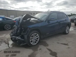 2015 BMW X1 xDrive28i z VIN WBAVL1C52FVY25511, wystawiony jako Copart lot #56020435 z przebiegiem 100 908 mil mil oraz Szkoda całkowita • Salvage title. Historia ofert i sprzedaży dostępna na DreamBid. Obrazek 1.