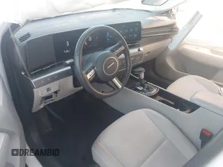 2024 Hyundai Kona SEL z VIN KM8HB3AB1RU050275, wystawiony jako IAAI lot #41888895 z przebiegiem 30 309 mil mil oraz . Historia ofert i sprzedaży dostępna na DreamBid. Obrazek 5.