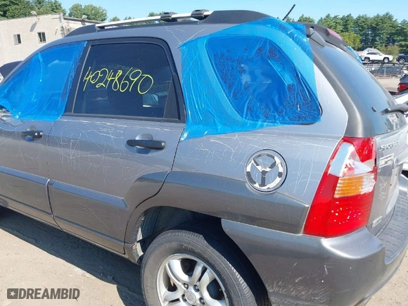 2008 Kia Sportage LX with VIN KNDJE723887542245, listed as a IAAI auction lot 40248690 with 122,558 mi miles. Bid and sale history available at carsss.com. Image 13.