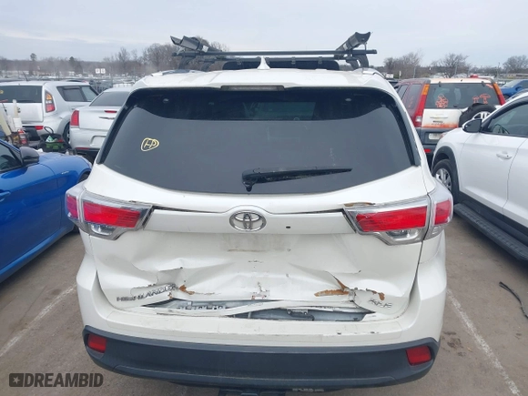 2014 Toyota Highlander XLE with VIN 5TDKKRFH2ES010070, listed as a IAAI auction lot 41379778 with 123,841 mi miles. Bid and sale history available at carsss.com. Image 16.