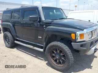 2008 Hummer H3 Luxury z VIN 5GTEN13E188156946, wystawiony jako IAAI lot #42437743 z przebiegiem 143 076 mil mil oraz . Historia ofert i sprzedaży dostępna na DreamBid. Obrazek 1.
