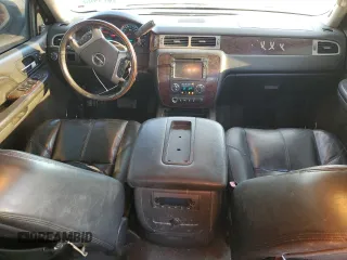 2008 GMC Sierra Denali z VIN 2GTEK638X81268607, wystawiony jako Copart lot #67148574 z przebiegiem 164 727 mil mil oraz Szkody całkowita. Historia ofert i sprzedaży dostępna na DreamBid. Obrazek 8.