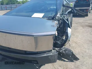 2024 Tesla Cybertruck с VIN 7G2CEHED5RA053763, выставлен на аукционе IAAI как лот 42337217 с пробегом Не указан миль и . История ставок и продаж доступна на DreamBid. Изображение 18.