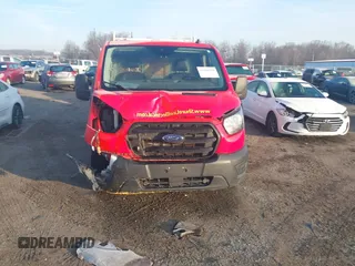 2020 Ford Transit Cargo z VIN 1FTBR1Y83LKB49056, wystawiony jako IAAI lot #41168050 z przebiegiem 91 855 mil mil oraz . Historia ofert i sprzedaży dostępna na DreamBid. Obrazek 12.