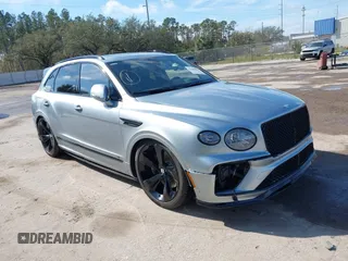 2022 Bentley Bentayga V8 z VIN SJAAM2ZV9NC011752, wystawiony jako IAAI lot #41265000 z przebiegiem Nie podano mil oraz . Historia ofert i sprzedaży dostępna na DreamBid. Obrazek 1.