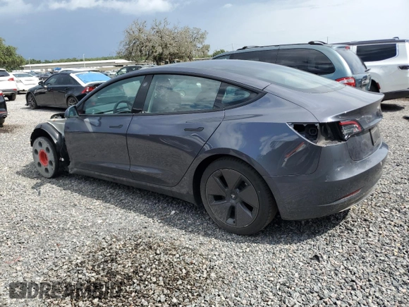 2023 Tesla Model 3 z VIN 5YJ3E1EA1PF692481, wystawiony jako Copart lot #61764165 z przebiegiem 22 649 mil mil oraz Szkoda całkowita • Salvage title. Historia ofert i sprzedaży dostępna na DreamBid. Obrazek 2.