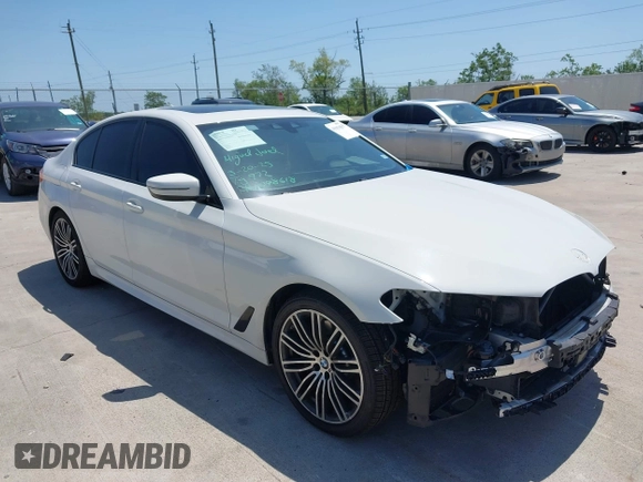 2019 BMW 5 Series 540i z VIN WBAJE5C56KWW20469, wystawiony jako IAAI lot #41947055 z przebiegiem 68 990 mil mil oraz . Historia ofert i sprzedaży dostępna na DreamBid. Obrazek 1.