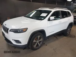 2019 Jeep Cherokee Limited z VIN 1C4PJMDXXKD294822, wystawiony jako IAAI lot #41995583 z przebiegiem 135 688 mil mil oraz . Historia ofert i sprzedaży dostępna na DreamBid. Obrazek 2.