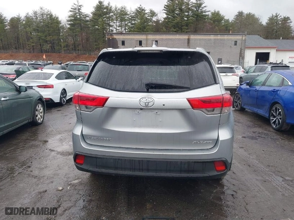 2018 Toyota Highlander SE with VIN 5TDJZRFH9JS865673, listed as a IAAI auction lot 41800237 with NaN miles. Bid and sale history available at carsss.com. Image 15.