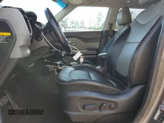 2016 Kia Soul + z VIN KNDJP3A5XG7356727, wystawiony jako Copart lot #54294235 z przebiegiem 89 837 mil mil oraz Szkoda całkowita • Salvage title. Historia ofert i sprzedaży dostępna na DreamBid. Obrazek 7.