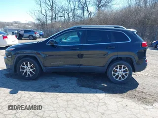 2015 Jeep Cherokee Latitude z VIN 1C4PJMCS2FW620113, wystawiony jako IAAI lot #41865228 z przebiegiem 186 983 mil mil oraz . Historia ofert i sprzedaży dostępna na DreamBid. Obrazek 15.