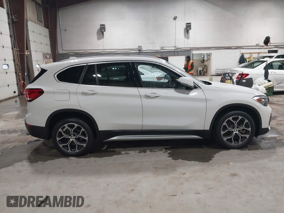 2021 BMW X1 xDrive28i with VIN WBXJG9C04M5T82884, listed as a IAAI auction lot 42242890 with 24,647 mi miles and . Bid and sale history available at DreamBid. Image 13.