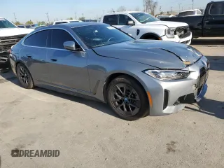 2024 BMW i4 eDrive35 z VIN WBY43AW07RFS38250, wystawiony jako Copart lot #52638435 z przebiegiem 11 567 mil mil oraz Szkody całkowita. Historia ofert i sprzedaży dostępna na DreamBid. Obrazek 4.
