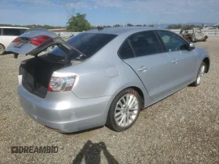 2014 Volkswagen Jetta SEL с VIN 3VWL17AJ4EM426947, выставлен на аукционе Copart как лот 49431185 с пробегом 104 254 миль миль и Списание • Salvage title. История ставок и продаж доступна на DreamBid. Изображение 3.