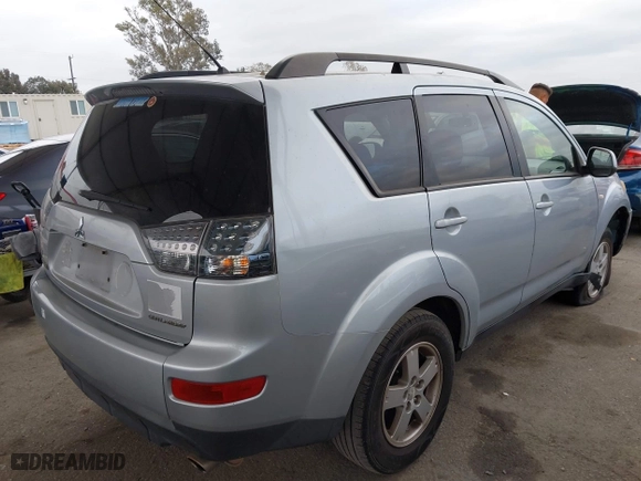 2008 Mitsubishi Outlander ES with VIN JA4LS21W68Z012158, listed as a IAAI auction lot 42051846 with 220,646 mi miles. Bid and sale history available at carsss.com. Image 4.