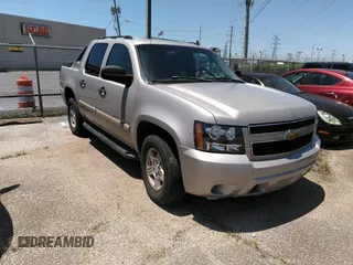2007 Chevrolet Avalanche LTZ z VIN 3GNEC12087G182432, wystawiony jako IAAI lot #42344553 z przebiegiem Nie podano mil oraz . Historia ofert i sprzedaży dostępna na DreamBid. Obrazek 1.