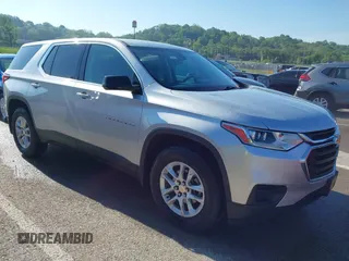 2018 Chevrolet Traverse LS z VIN 1GNERFKW7JJ145166, wystawiony jako IAAI lot #42161304 z przebiegiem 104 165 mil mil oraz . Historia ofert i sprzedaży dostępna na DreamBid. Obrazek 1.