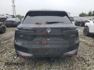 2022 BMW iX xDrive50 z VIN WB523CF08NCK28256, wystawiony jako Copart lot #58966325 z przebiegiem 20 721 mil mil oraz Szkoda całkowita • Salvage title. Historia ofert i sprzedaży dostępna na DreamBid. Obrazek 6.
