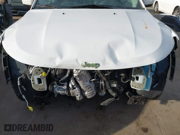 2019 Jeep Compass Latitude with VIN 3C4NJCBB2KT743820, listed as a IAAI auction lot 41692314 with 50,030 mi miles. Bid and sale history available at carsss.com. Image 6.