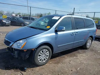 2011 Kia Sedona LX with VIN KNDMG4C74B6368551, listed as a IAAI auction lot 42022483 with 172,495 mi miles. Bid and sale history available at carsss.com. Image 18.